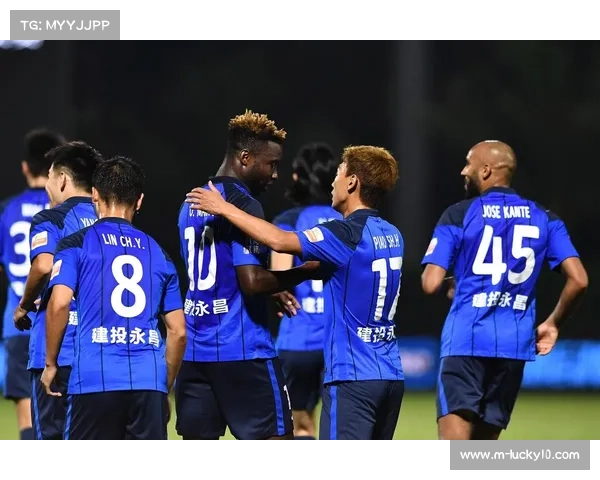 奥斯卡点球破门泪洒赛场 沧州雄狮告别战展现动人温情